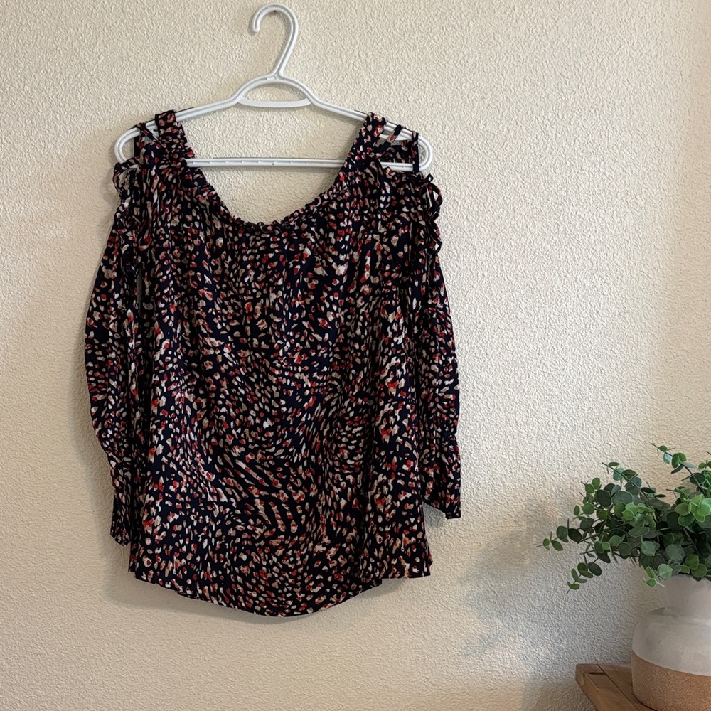 Boutique Women's Navy and Rust Patterned Top